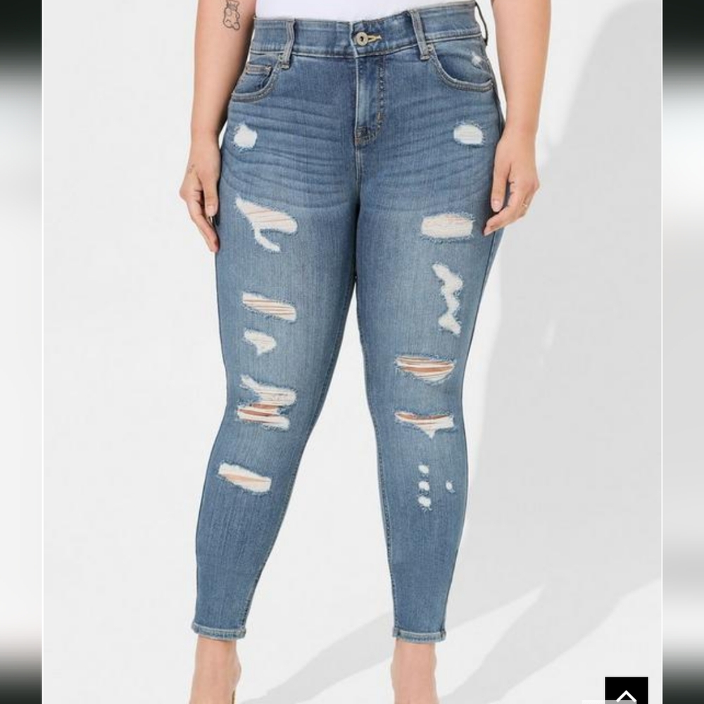 Torrid Destructed Bombshell Skinny Jean Size 16S